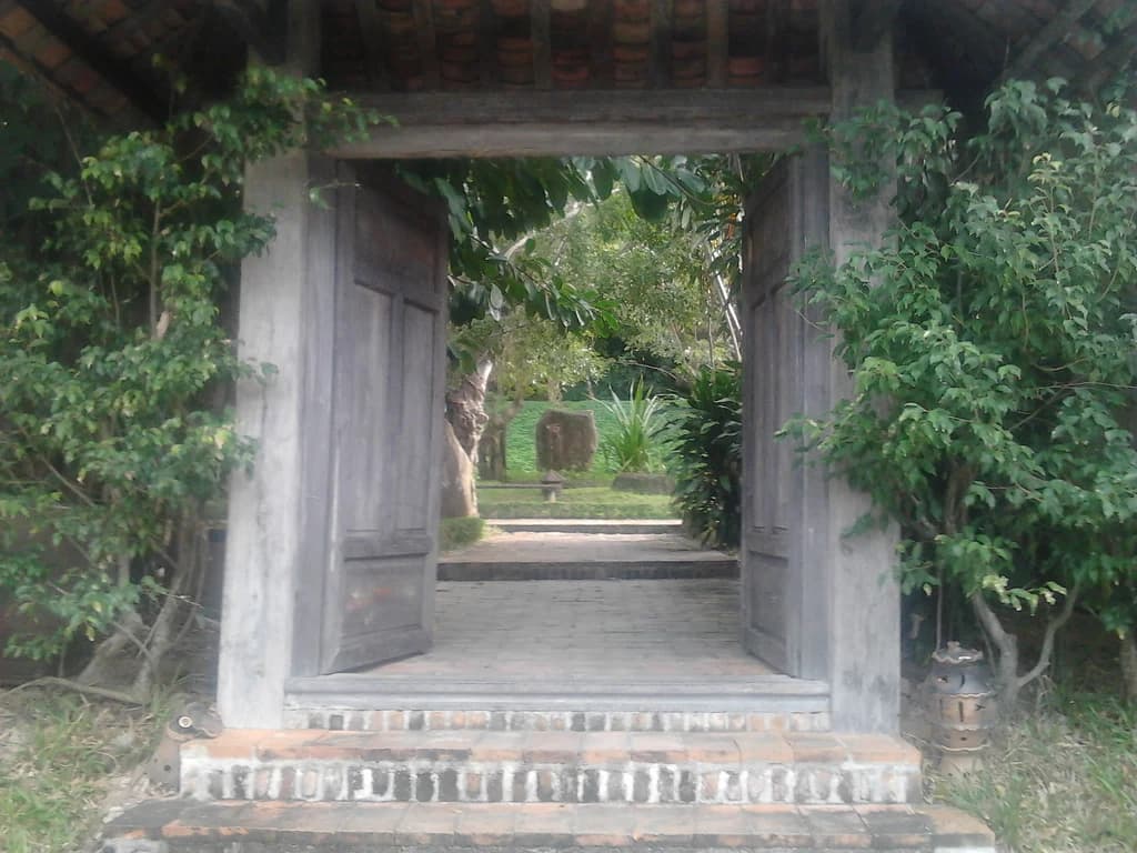Đảo Hòn Tằm nhìn từ mặt nước