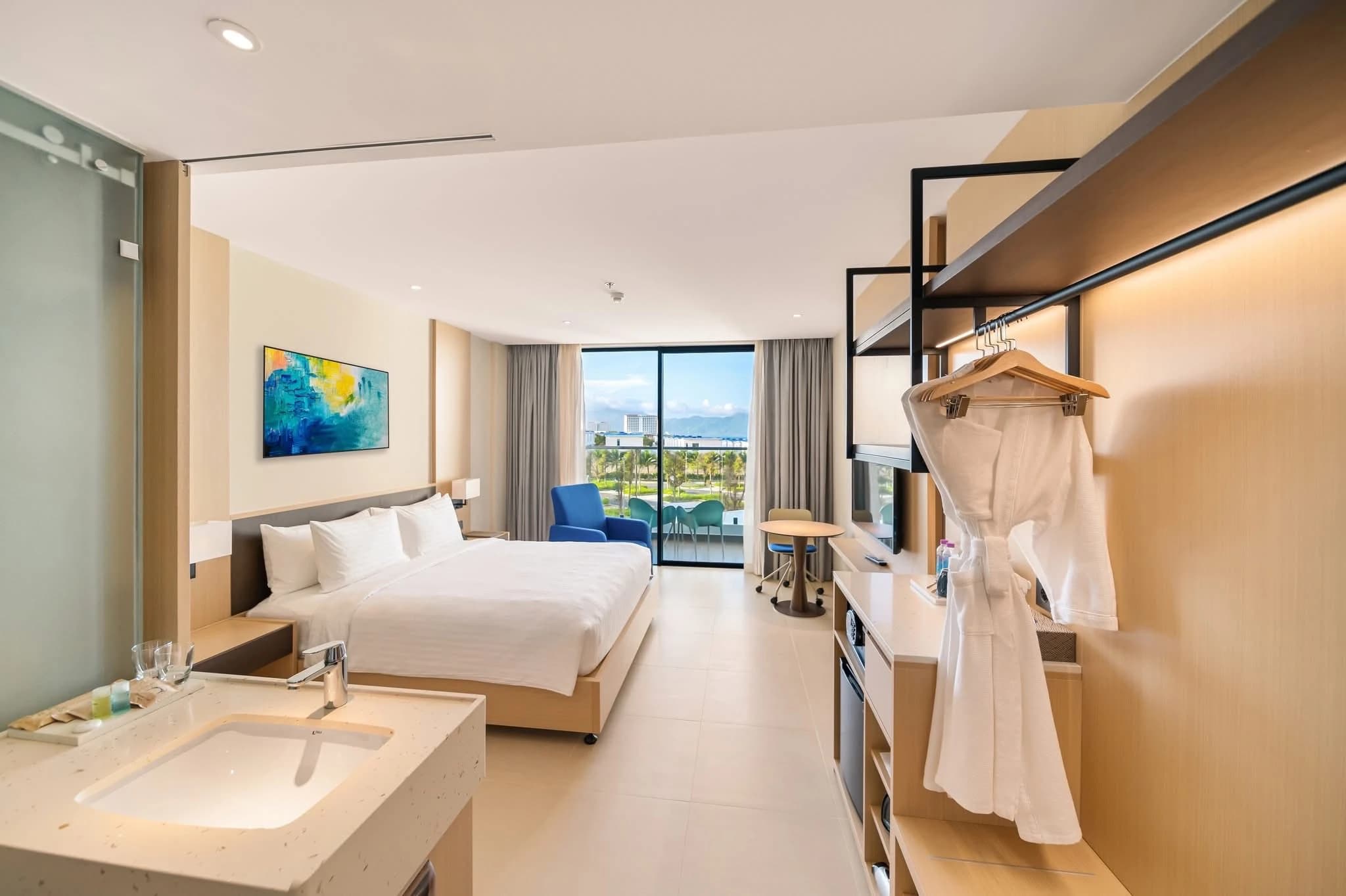 The Empyrean Cam Ranh Beach Resort — ảnh 8