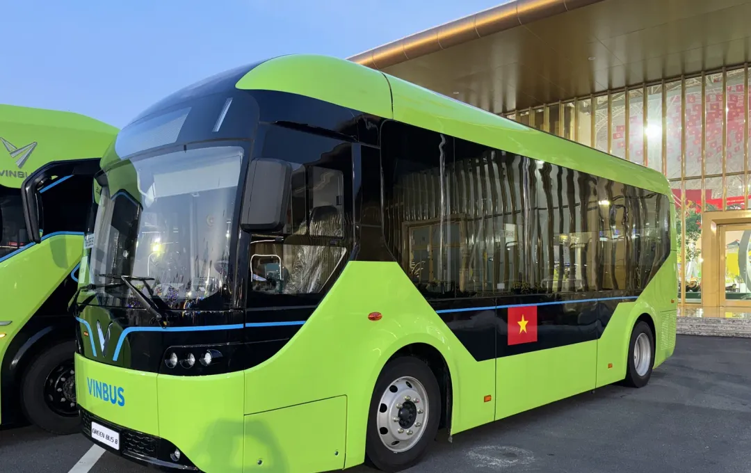 A bright green VinFast electric bus in VinBus livery