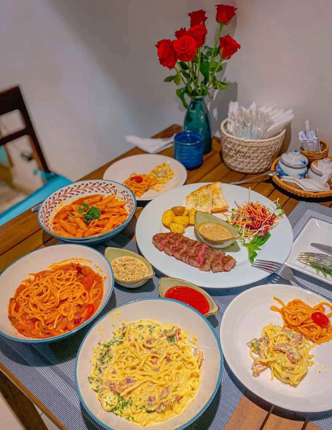 Moc Moc — Steak & pasta — reference photo 3