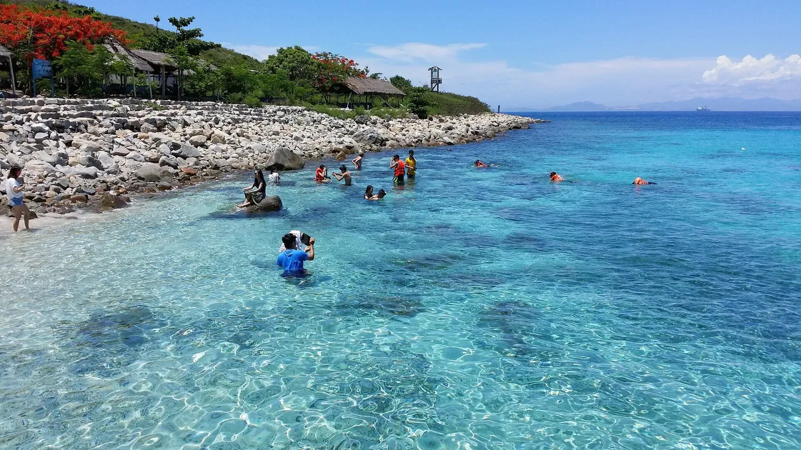 Hon Mun island in Nha Trang bay